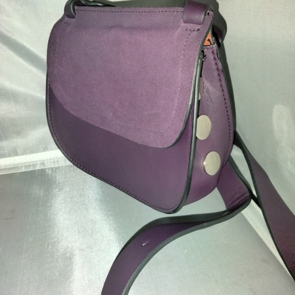 Beautiful purple plum crossbody purse by French connection - Picture 4 of 10